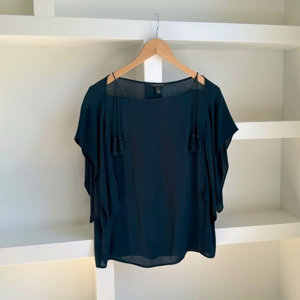 Banana Republic butterfly wing top in dark green
